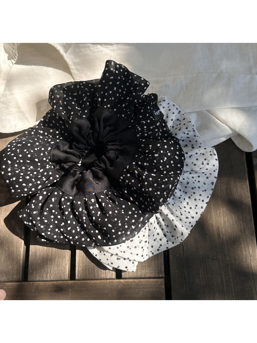 Gifty - Polka Dot Scrunchie Hair Tie