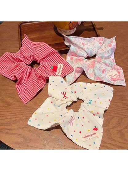 Gifty - Sweet Floral Checkered Scrunchie Headband