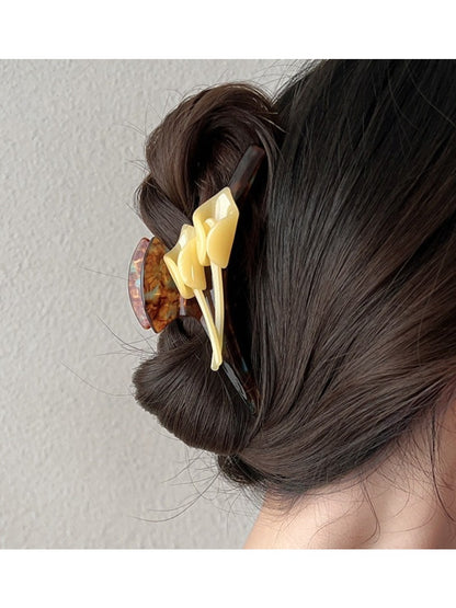 Beau - Minimalist Calla Lily Hair Claw Clip