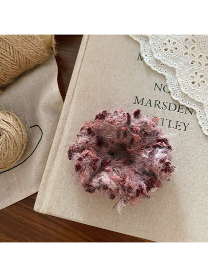 Gifty - Artistic Colored Yarn Hair Tie