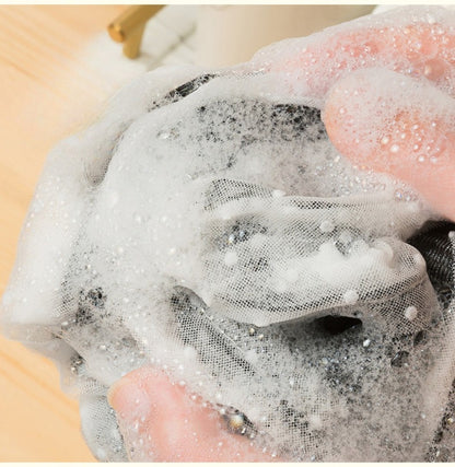 PAPO – Monochrome Dotted Bath Pouf