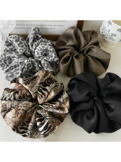 Gifty - Leopard Print Satin Scrunchie