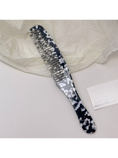 Camerow long handle hair comb with glossy finish reflecting light