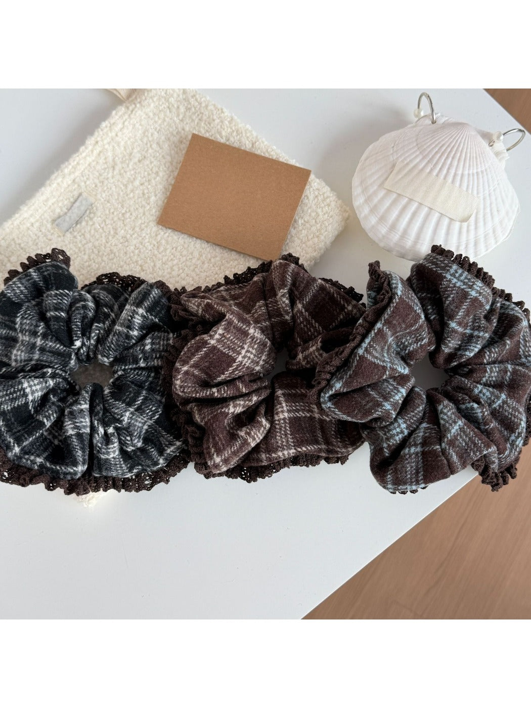 Gifty - Classy Plaid Hair Scrunchie