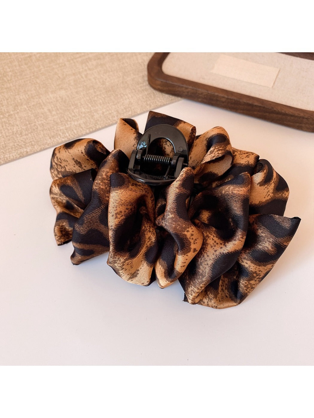 Beau - Vintage Leopard Print Pleated Claw Clip