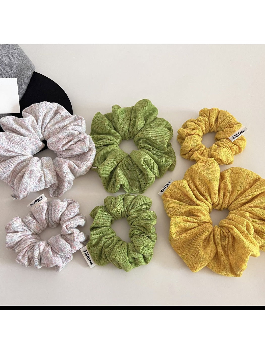Gifty - Spring Color Knit Scrunchie