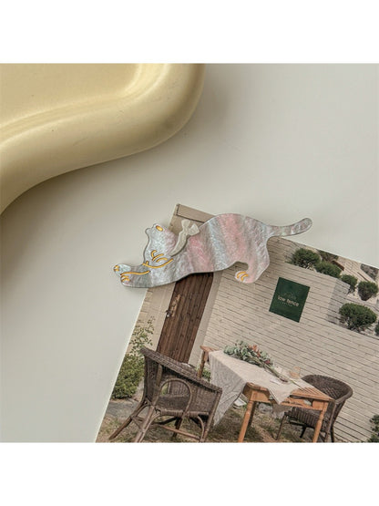 Beau cat hair clip shown from the back highlighting the clip mechanism