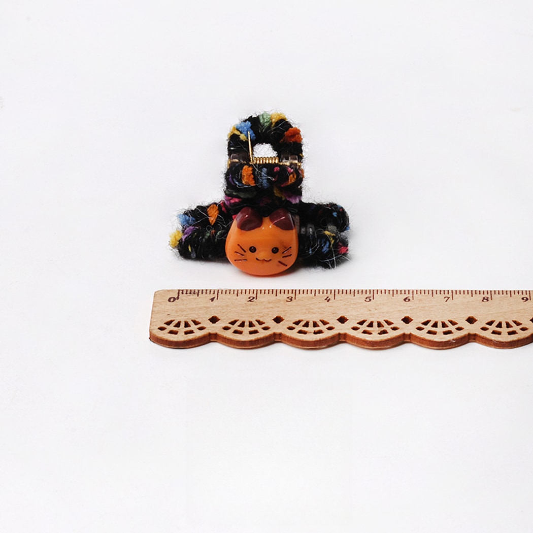 Beau - Cartoon Cat Yarn Wrapped Plastic Claw Clip