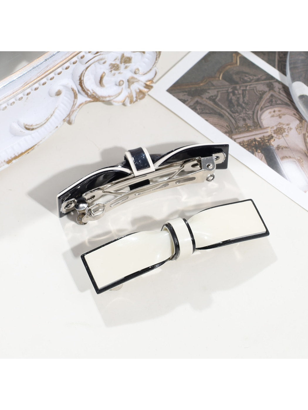 Beau - Plastic and Alloy Bow Design Top Hair Clip