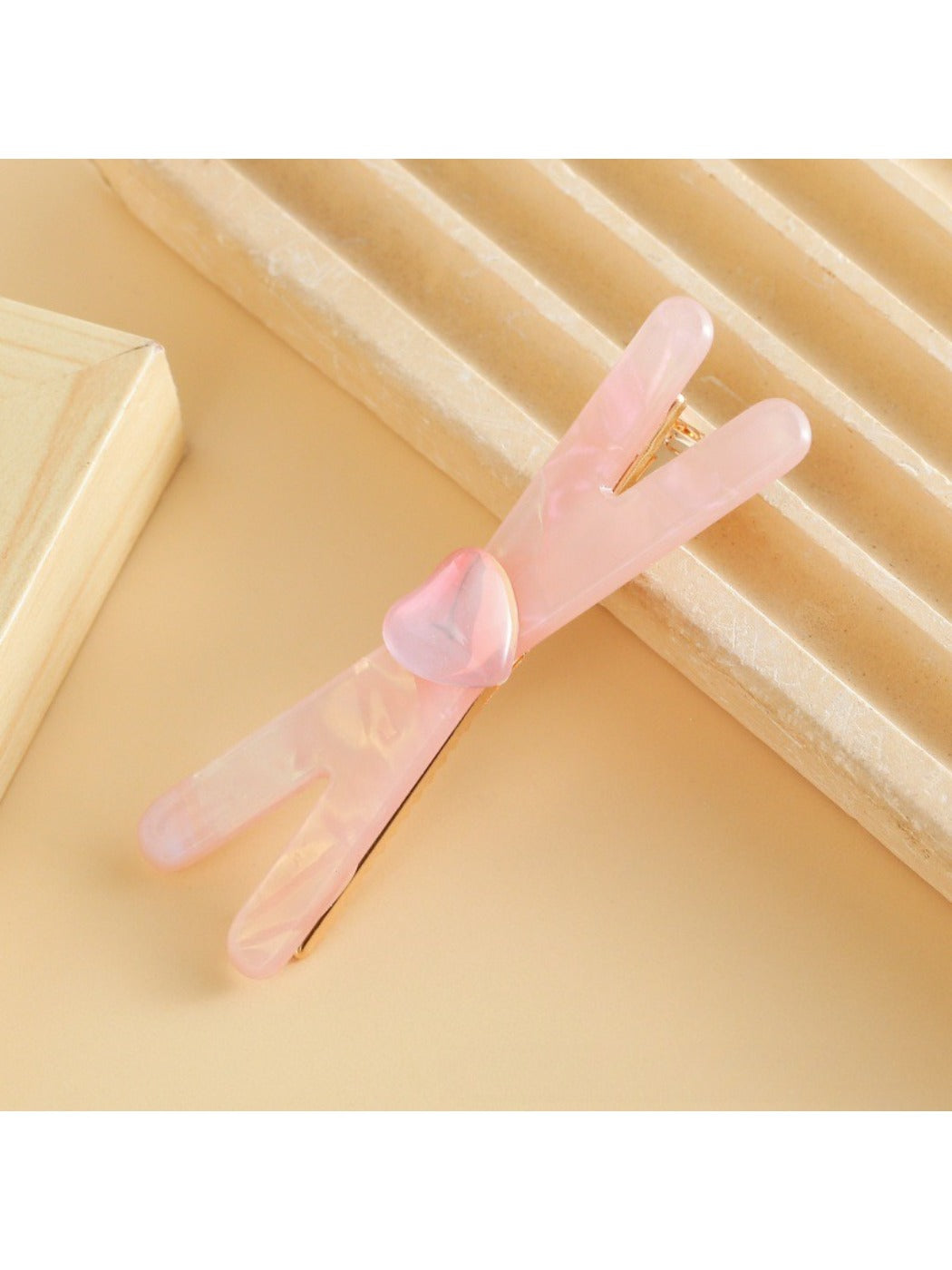 Beau - Chic Crisscross Hair Clip