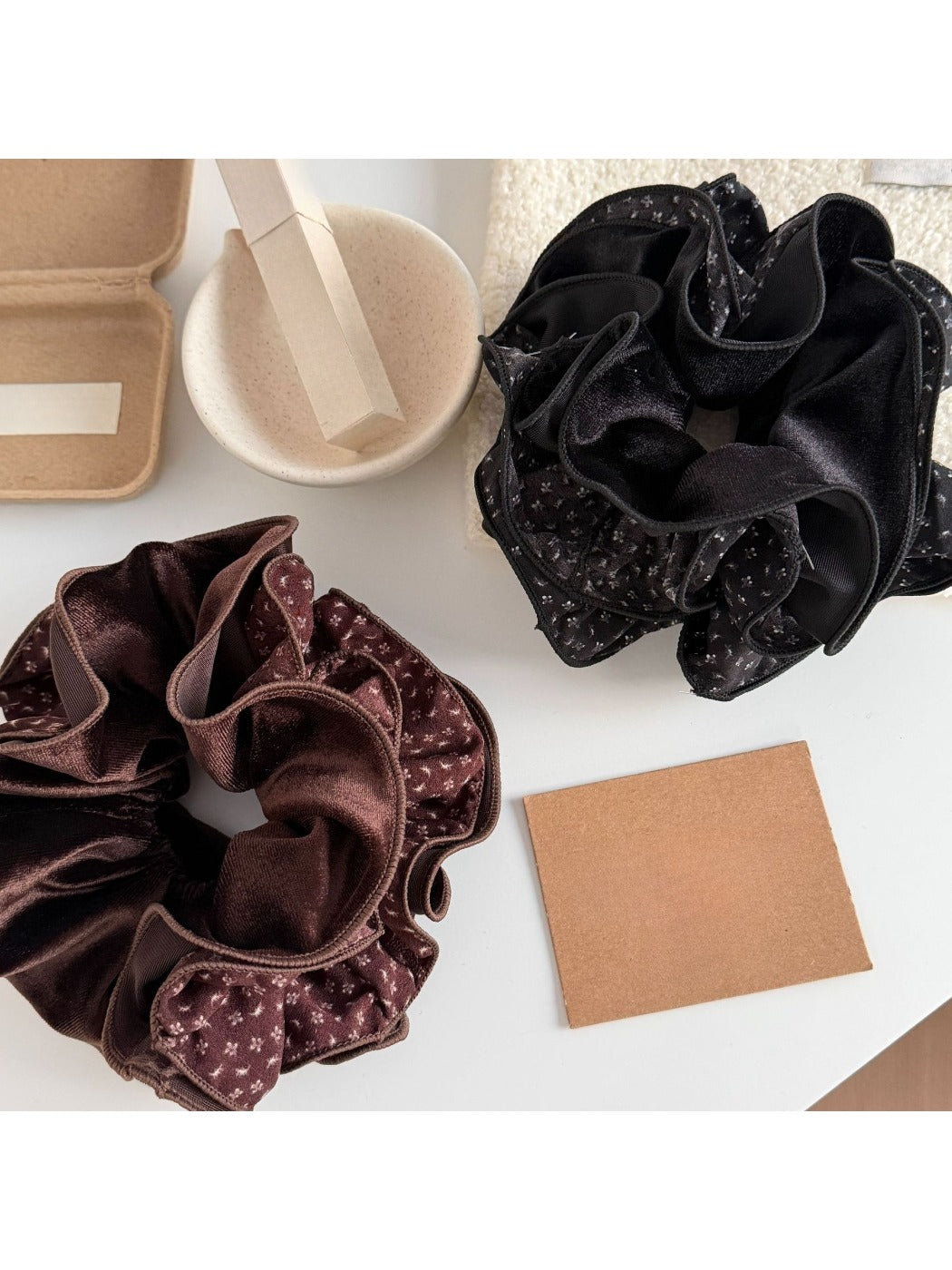 Gifty - Vintage Print Pleated Scrunchie