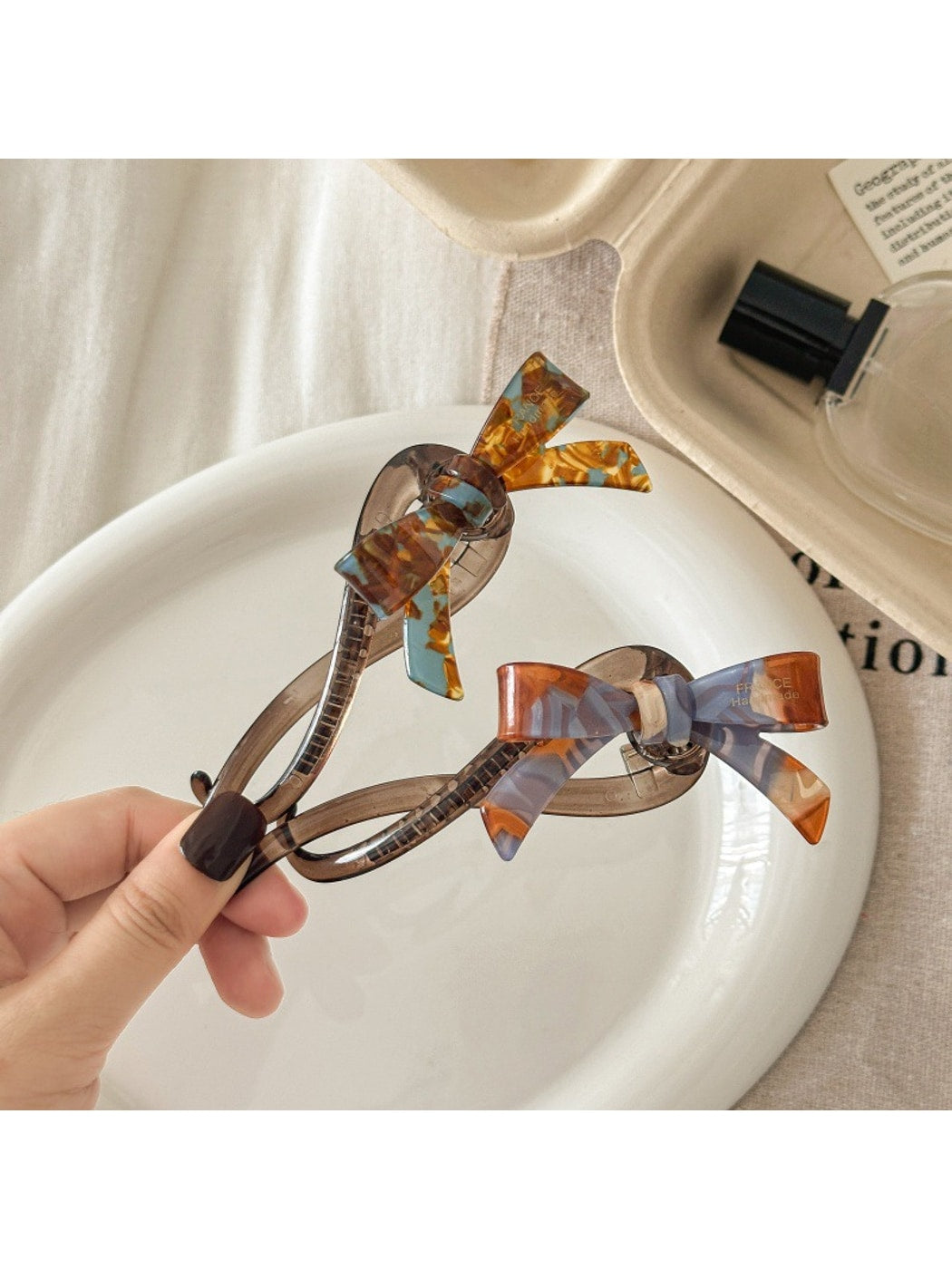 Beau - PVC Butterfly Bow Twist Back Hair Clip