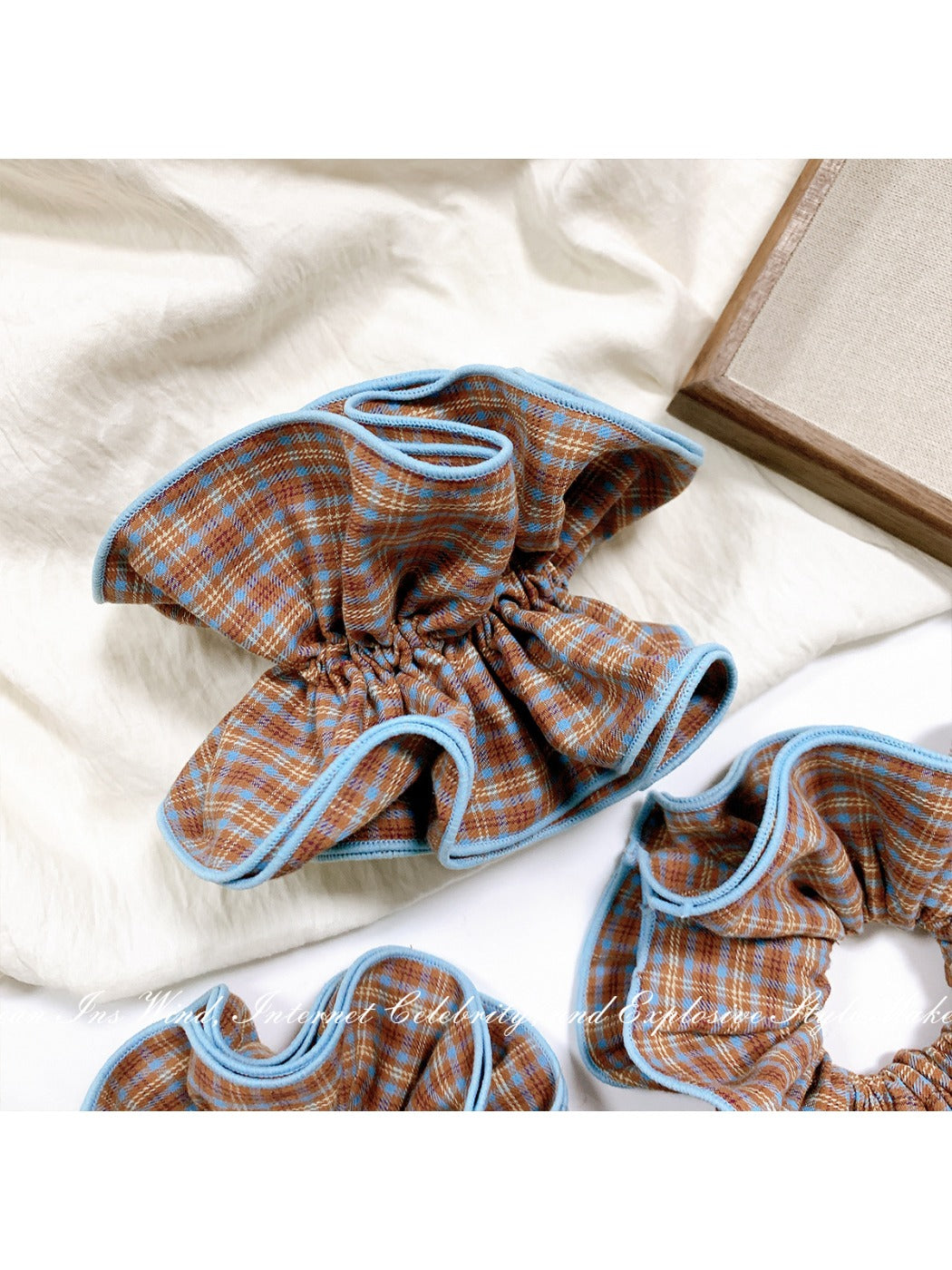 Gifty - Four-layer Plaid Pleated Hair Ring