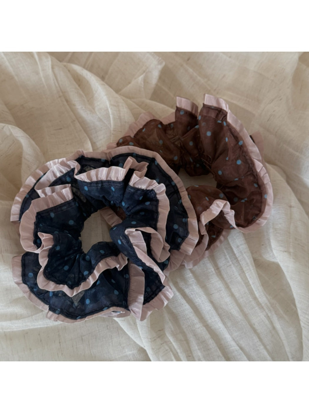 Gifty - Vintage Style Polka Dot Ruffled Scrunchie