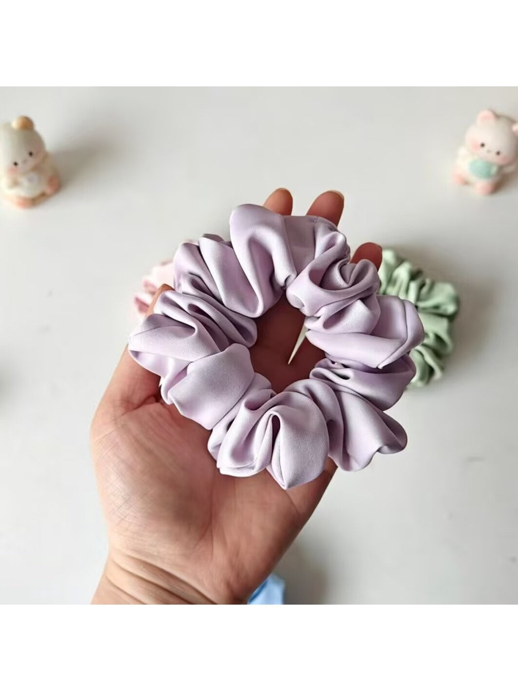 Gifty - Solid Color Polyester Satin Look Scrunchie