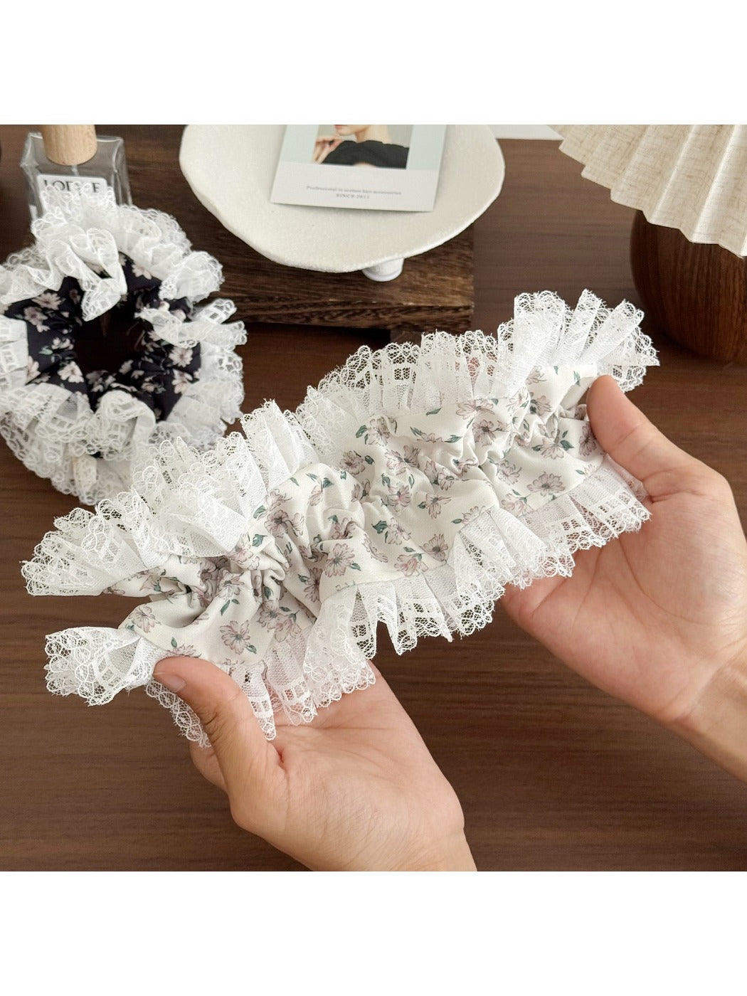 Gifty - Sweet Lace Floral Scrunchie for Ponytail
