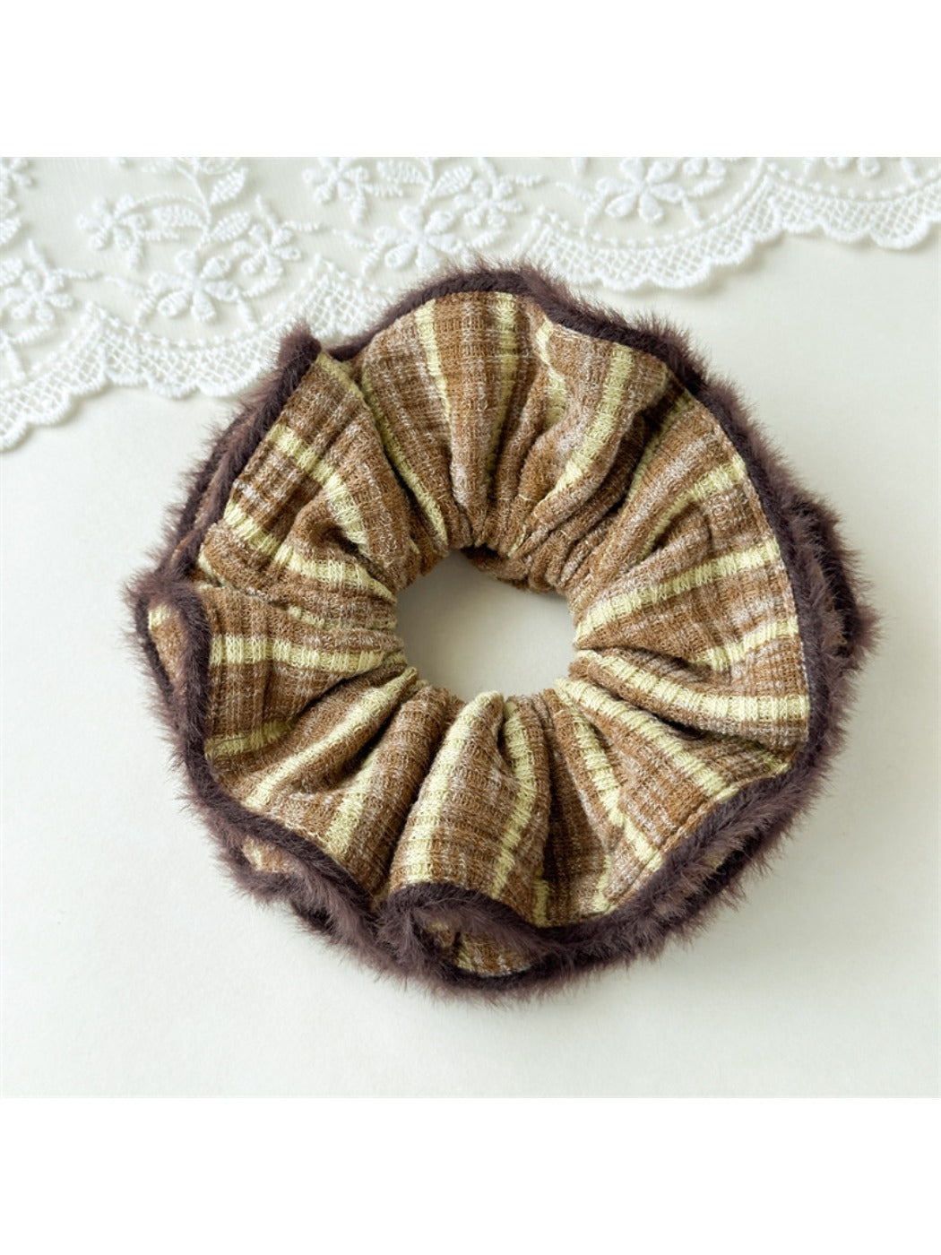 Gifty - Relaxed Style Striped Scrunchie