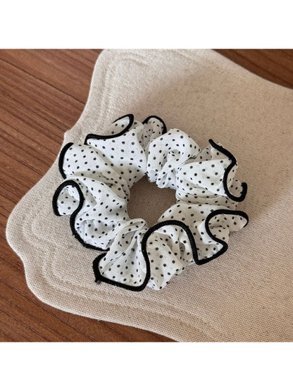 Gifty - Polka Dot Floral Scrunchie