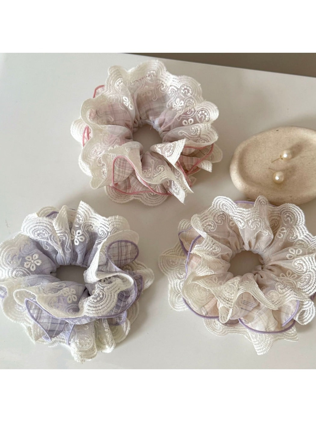 Gifty - Sweet Plaid Lace Scrunchie
