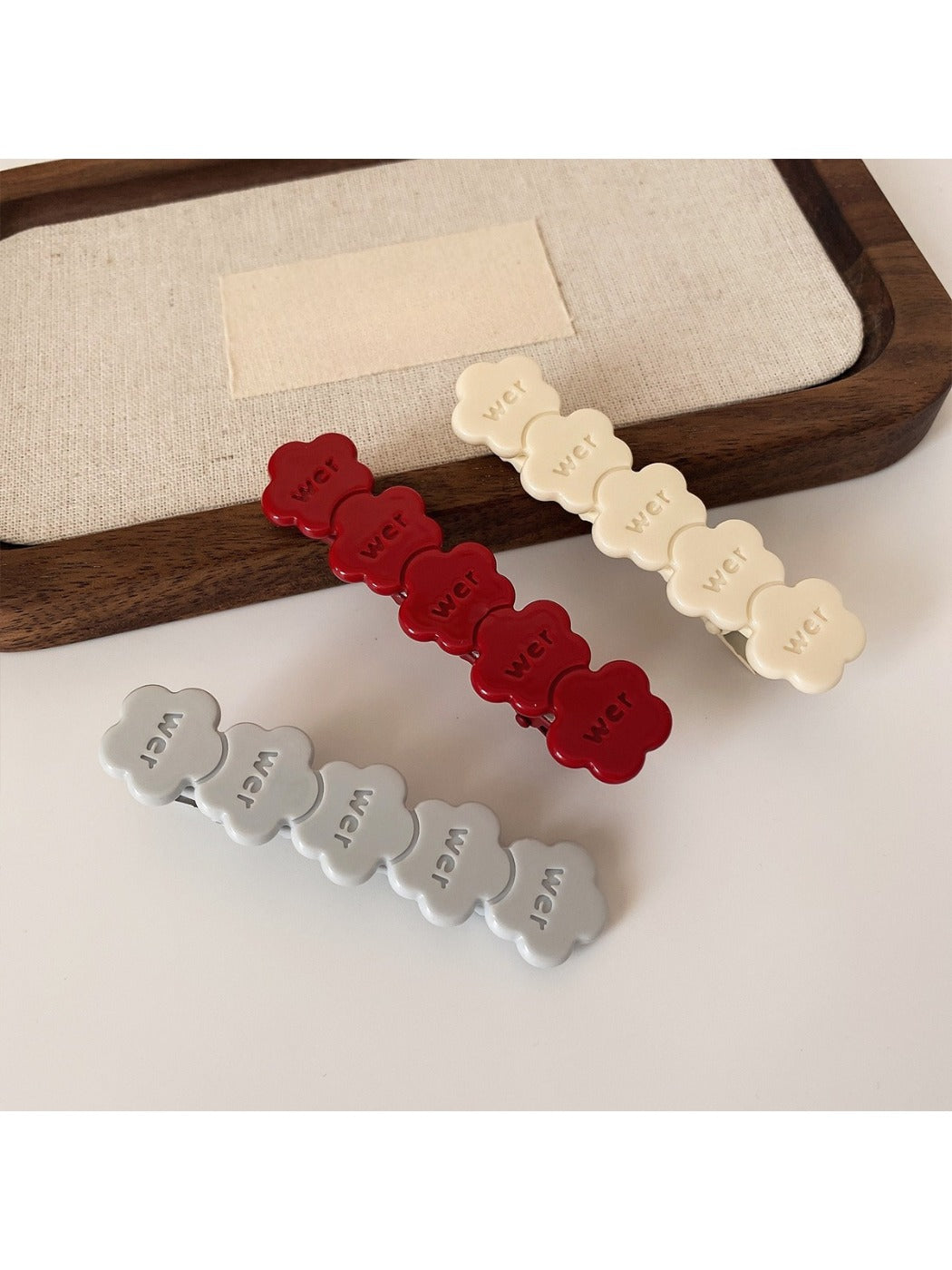 Beau - Simple Cute Flower Shaped Hair Clip