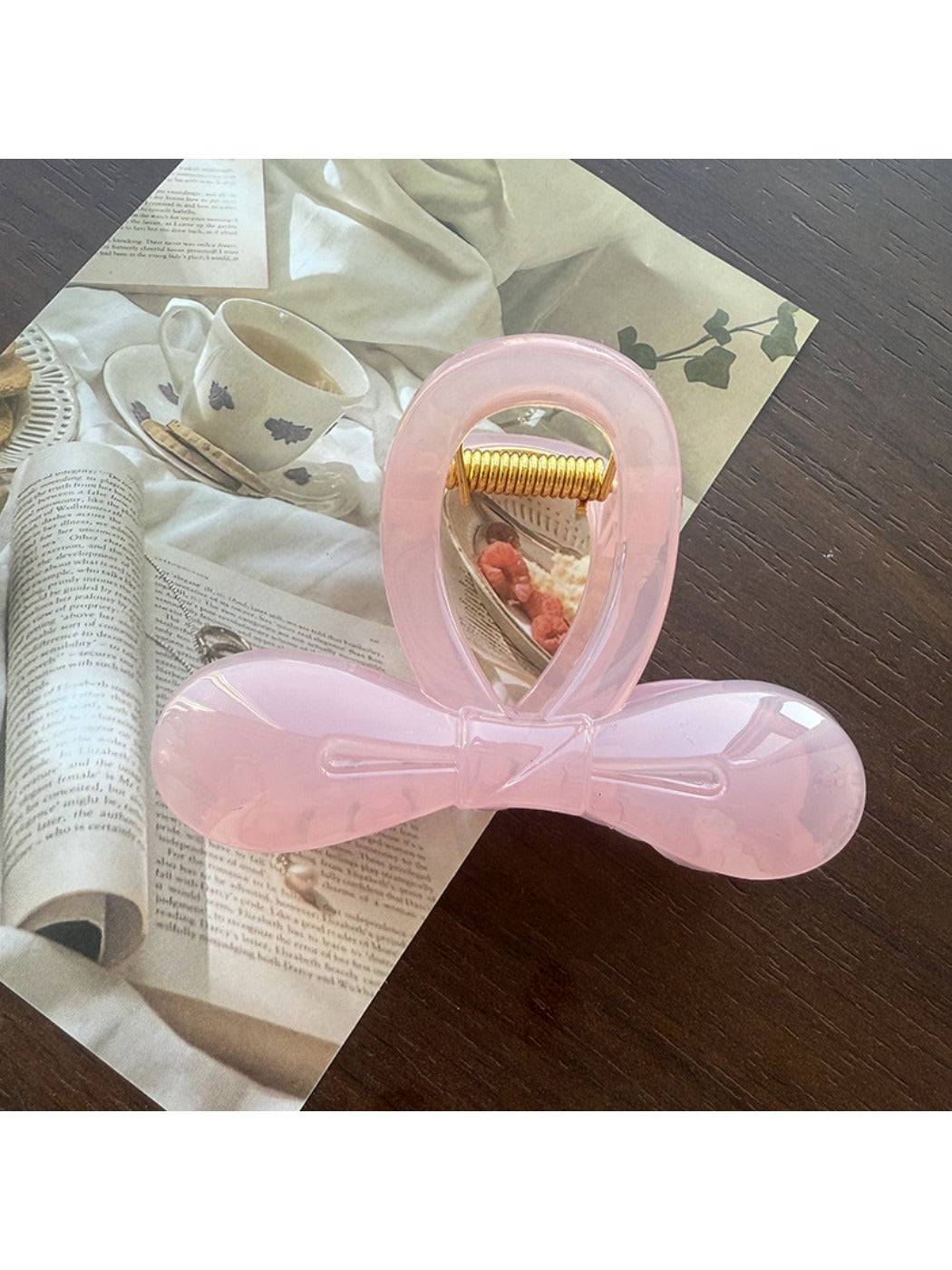 Beau - Cutout Bow Tie Hair Claw Clip