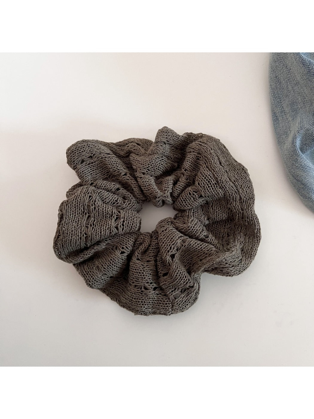 Gifty - Chic Minimalist Knit Scrunchie
