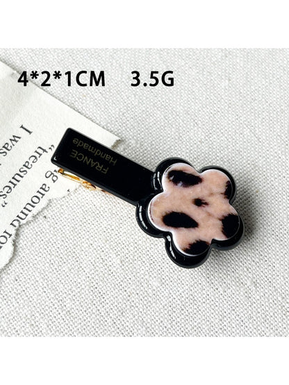 Beau flower and heart acrylic hair clip packaged in clear plastic box