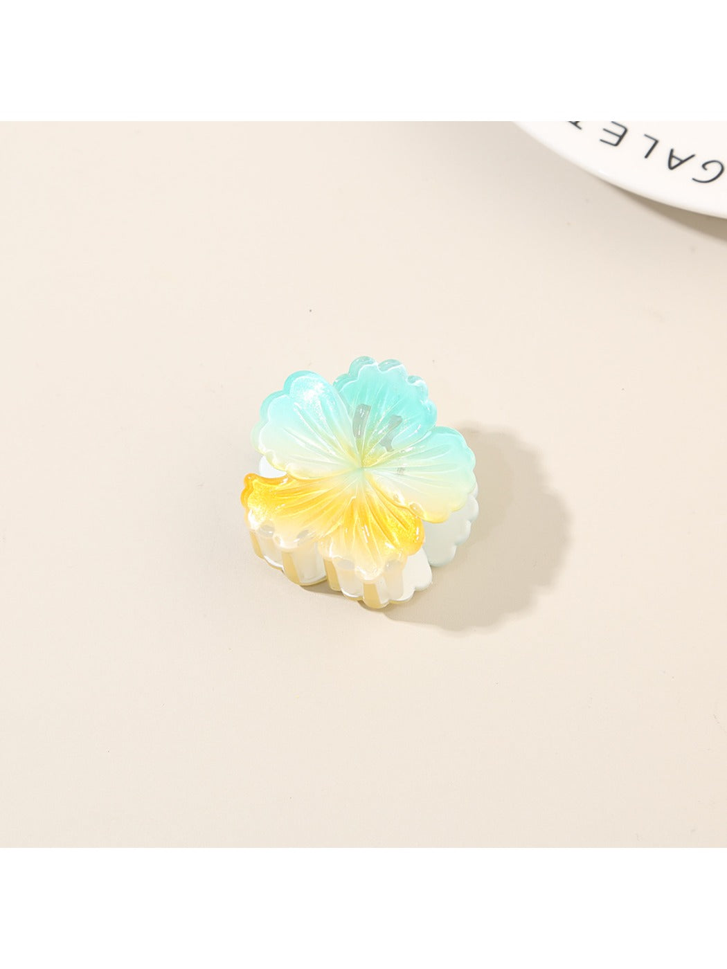 Beau - Ombré Hibiscus Shaped Claw Clip