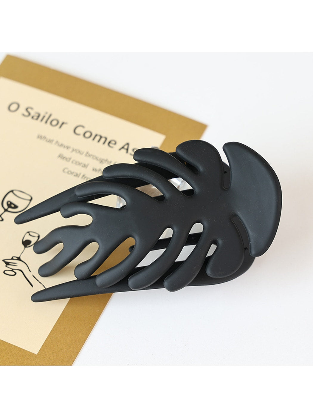 Beau - Simple Plastic Leaf Shape Hair Clip