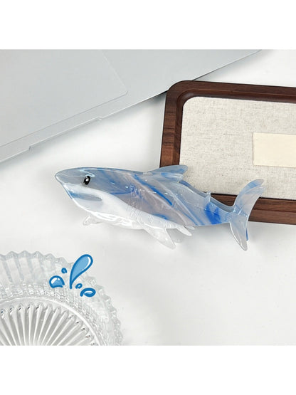 Beau minimalist shark hair claw clip displayed on a wooden surface
