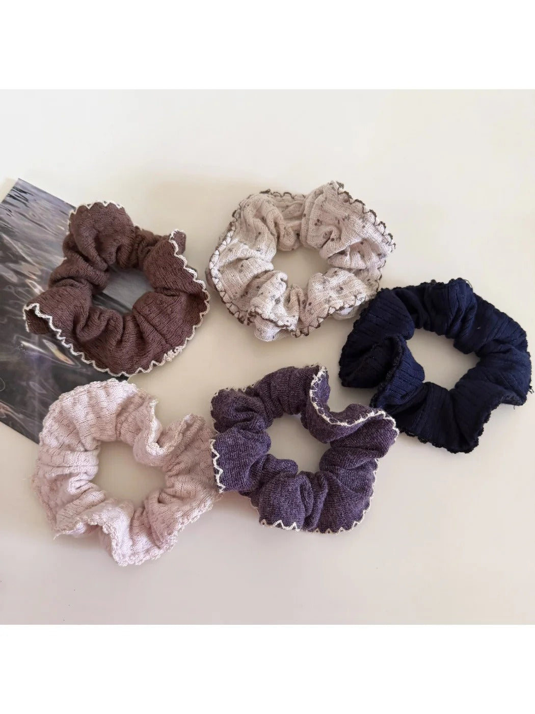 Gifty - Youthful Knotted Hair Scrunchie