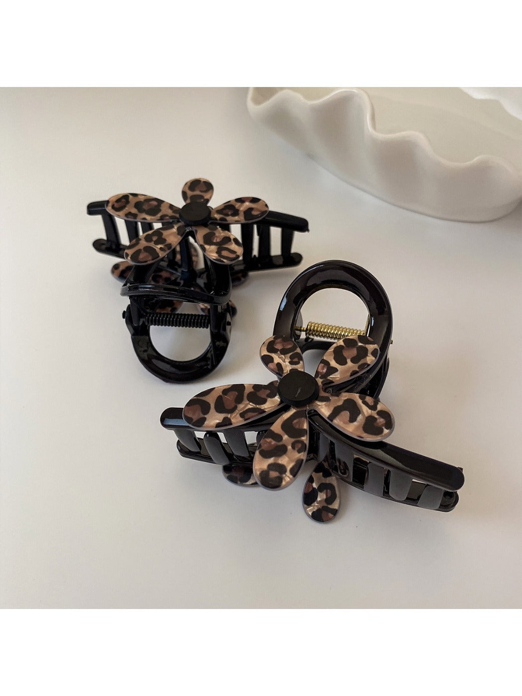 Beau - Vintage Leopard Print Flower Shaped Claw Clip