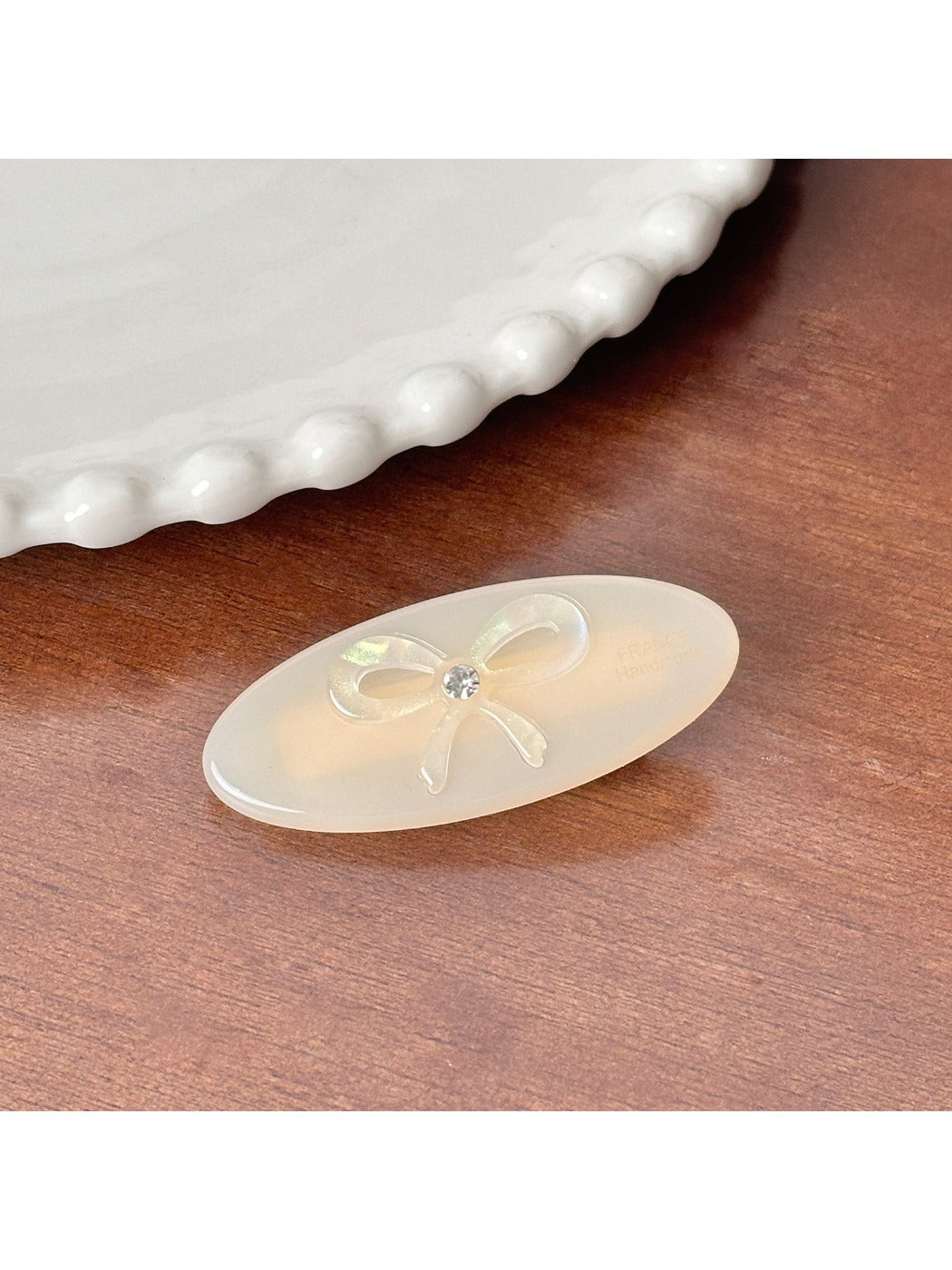 Beau - Bow Shaped Oval Hair Clip
