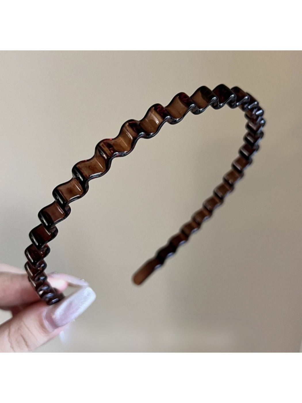 Gifty - Vintage Wave Line Plastic Hair Headband