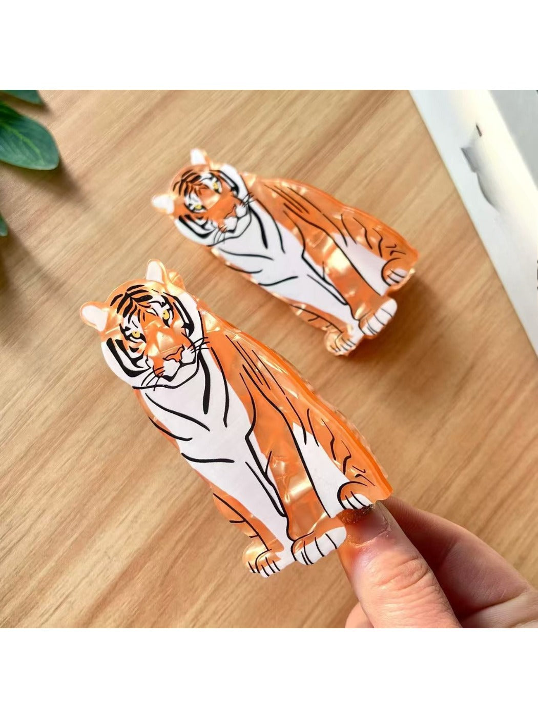 Side view of Beau tiger shape hair clip highlighting clip mechanism