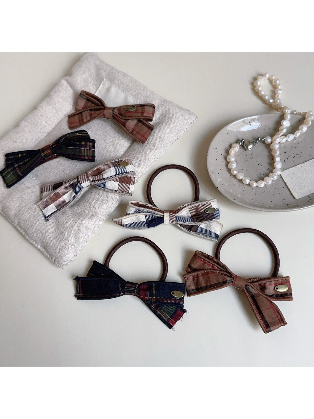 Gifty - Bow Shaped Hair Ties and Hair Clips
