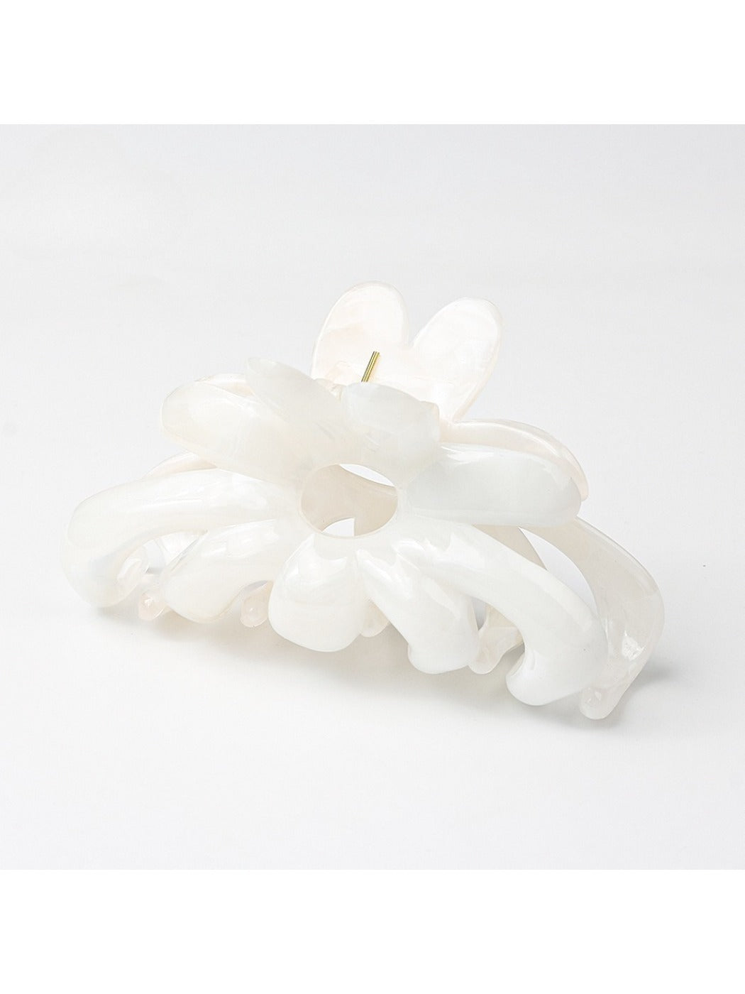 Beau hair clip in pastel pink with a glossy finish