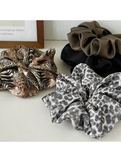 Gifty - Leopard Print Satin Scrunchie