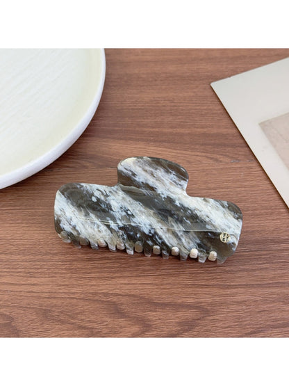Beau gradient acetate claw clip with focus on the smooth glossy texture and color gradient
