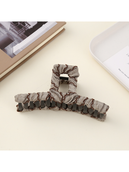 Beau - Large Line Detail Geometric Claw Clip