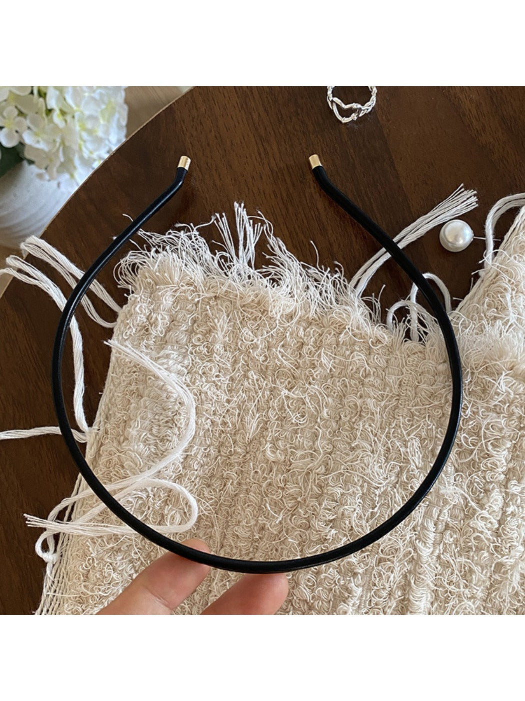 Gifty modern headband worn on mannequin head showing fit and style