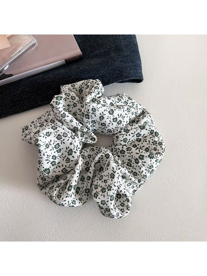 Gifty - Bohemian Floral Print Scrunchie