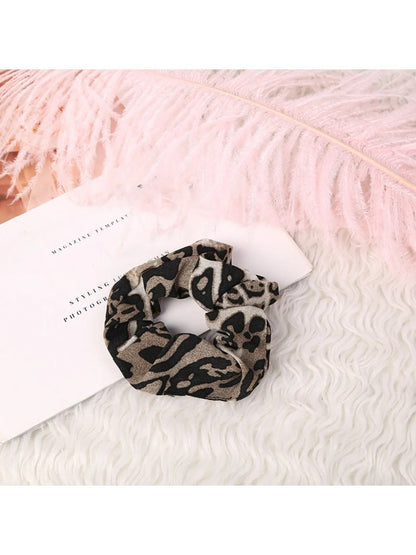 Gifty - Leopard Print Scrunchies