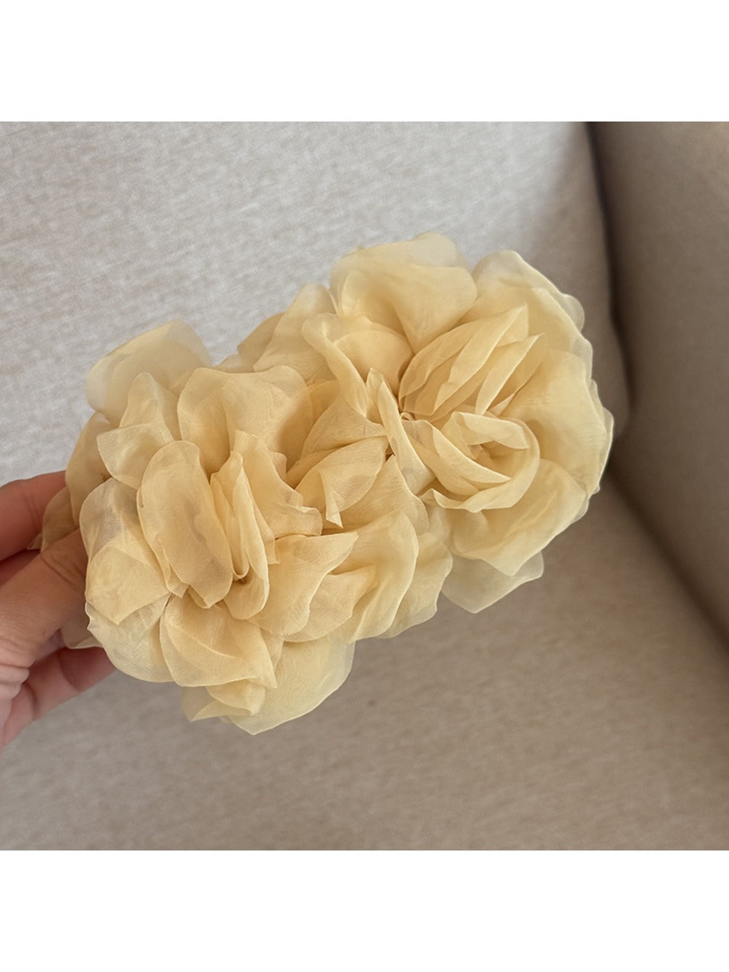 Beau - Elegant Rose Shaped Banana Clip