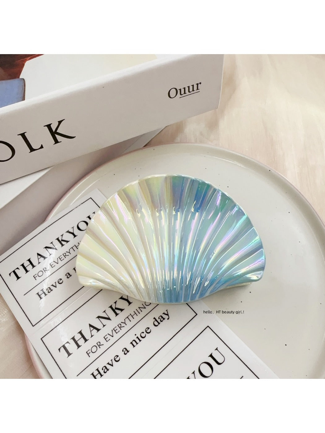 Beau - Elegant Shell Shaped Ombre Claw Clip