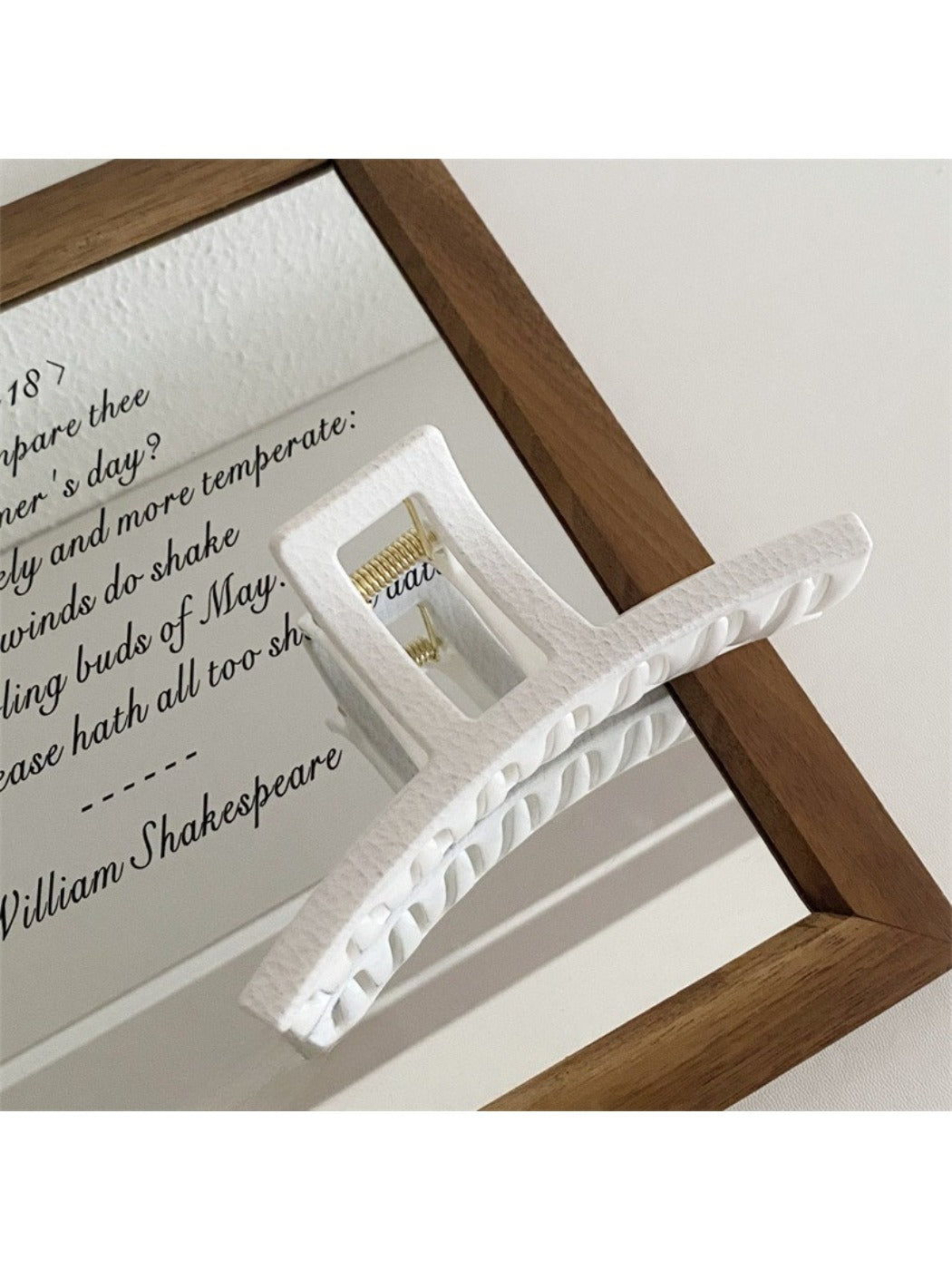 Beau - White Geometric Shaped Hair Claw Clip