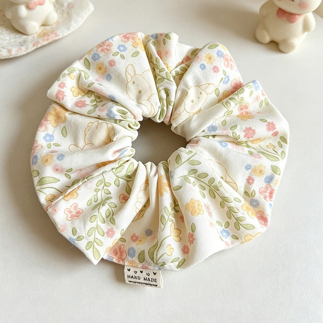 Gifty - Botanical Print Square Scarf Scrunchie
