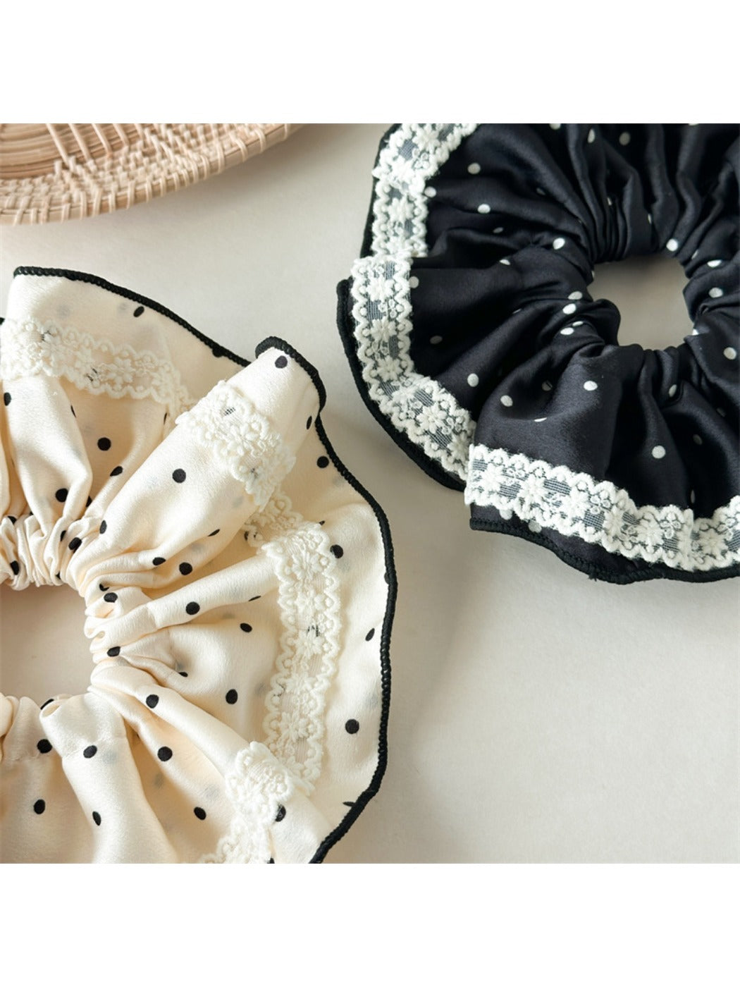 Gifty - Lace Scrunchie Hair Ring