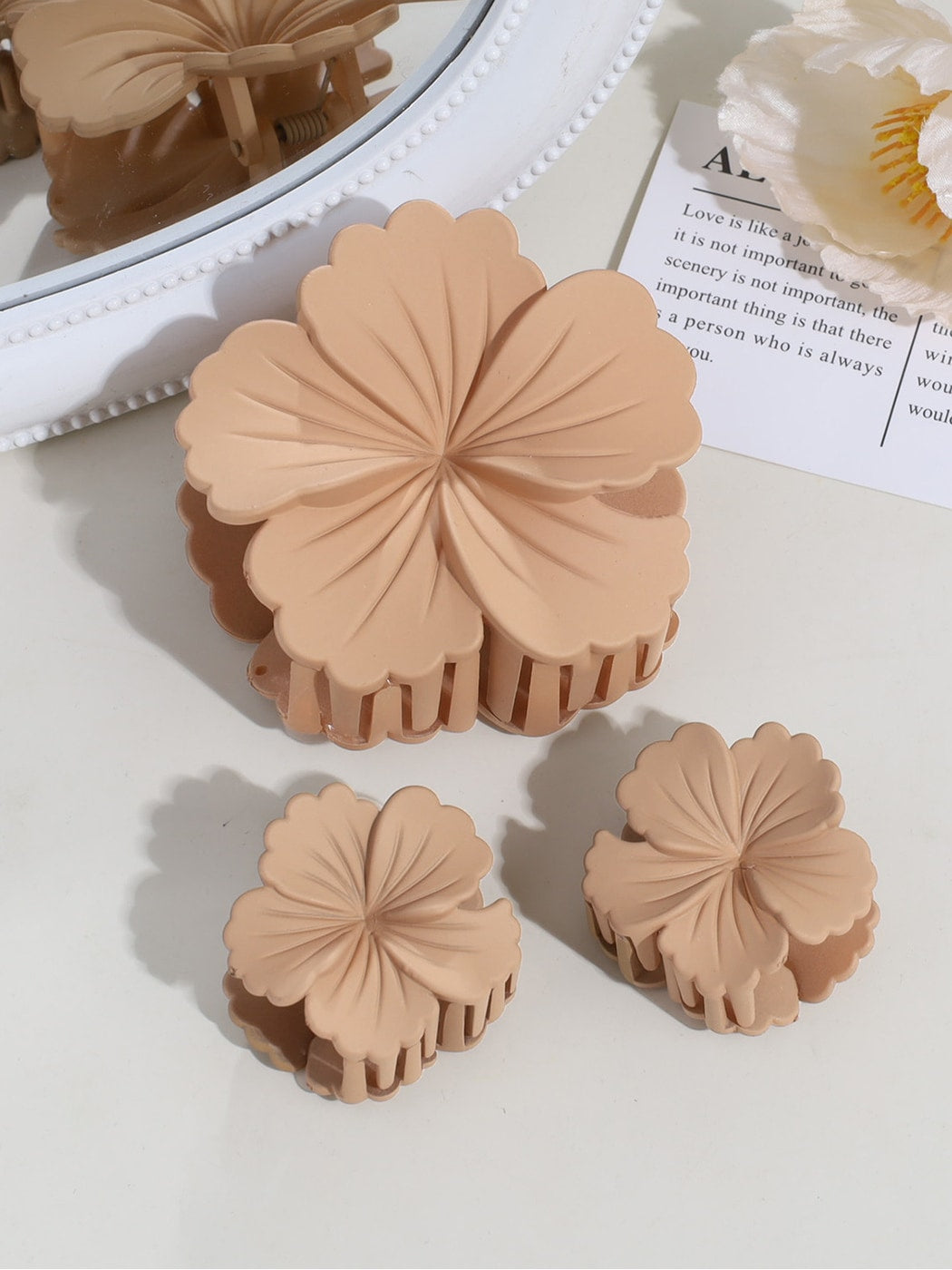 Beau - Matte Flower Shape Plastic Alloy Claw Clip