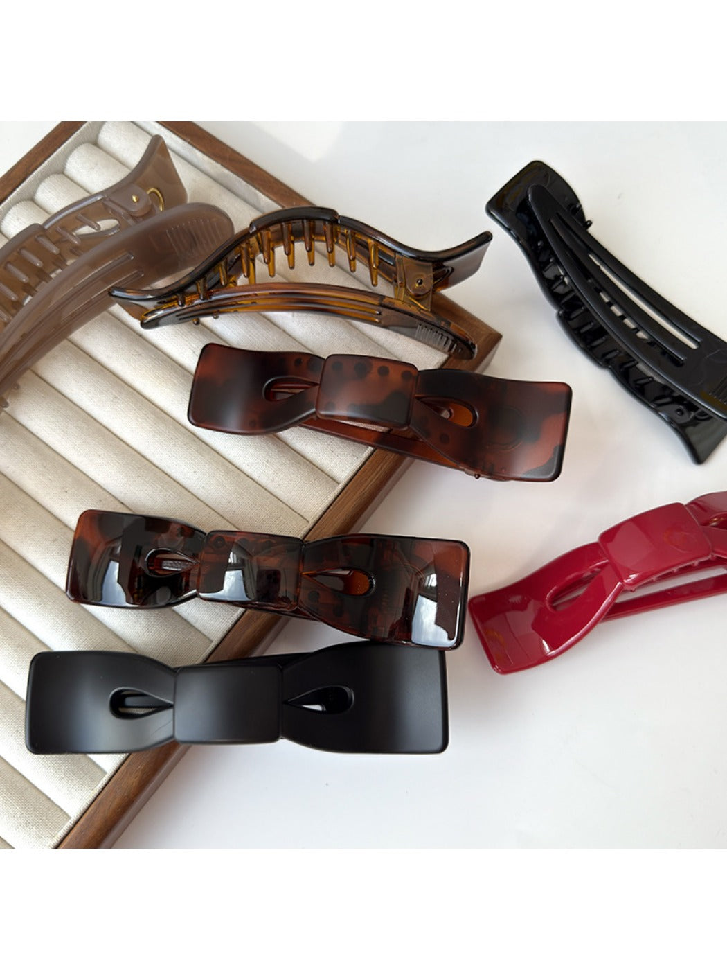 Beau - Minimalist Bow Shaped Hair Claw Clip